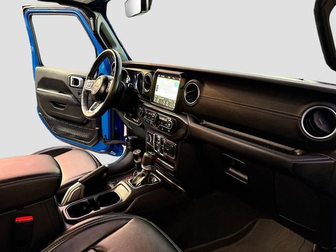 Used 2022 Jeep Wrangler Unlimited Sahara w/ Cold Weather Group image 29