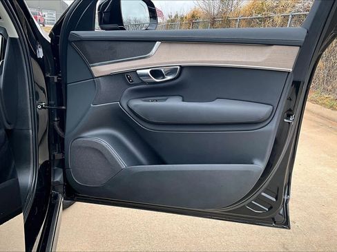 Used 2025 Volvo XC90 B6 Plus AWD/4WD image 26