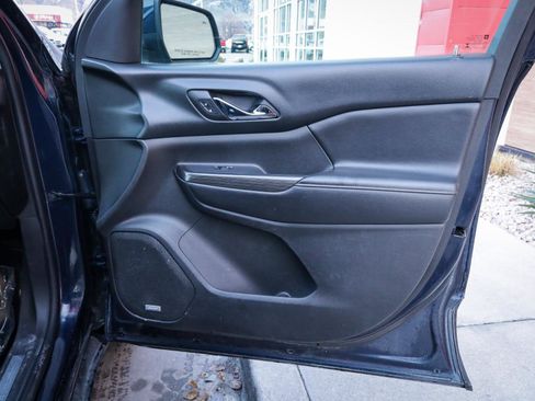 Used 2017 GMC Acadia SLT image 24