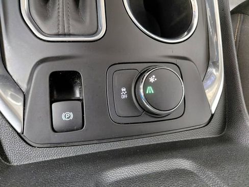 Used 2020 Chevrolet Traverse LT FWD image 29