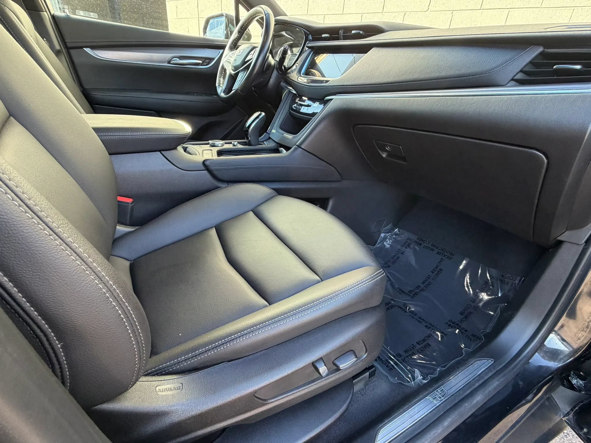 Used 2023 Cadillac XT5 Luxury w/ LPO, Floor Liner Package FWD image 12