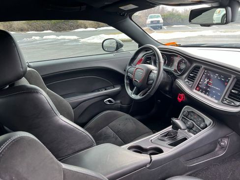 Used 2022 Dodge Challenger R/T w/ Plus Package image 9