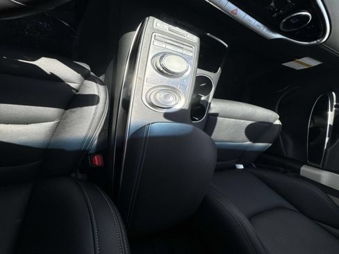 Used 2025 Genesis GV70 2.5T AWD/4WD image 23