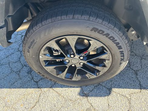 Used 2025 Jeep Wrangler Sahara image 17