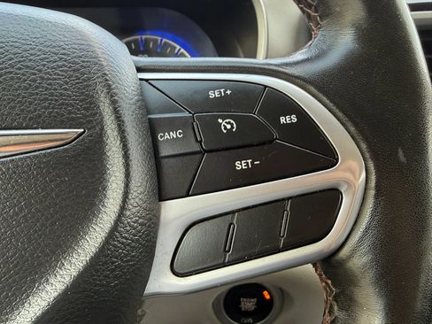 Used 2020 Chrysler Pacifica Touring-L Plus FWD image 32
