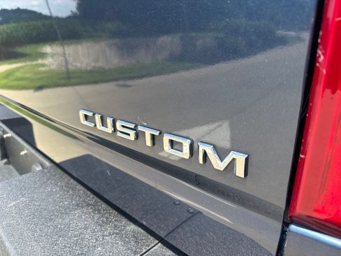 Used 2022 Chevrolet Silverado 2500 Custom w/ Custom Convenience Package AWD/4WD image 11