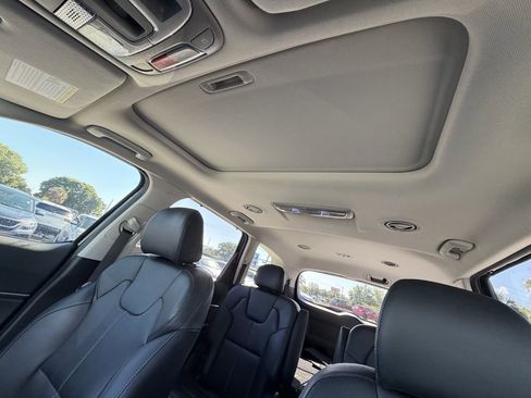 Certified 2024 Kia Telluride EX w/ EX Captain's Chair Package FWD image 33
