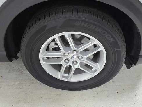 Used 2025 Ford Explorer Active AWD/4WD image 9