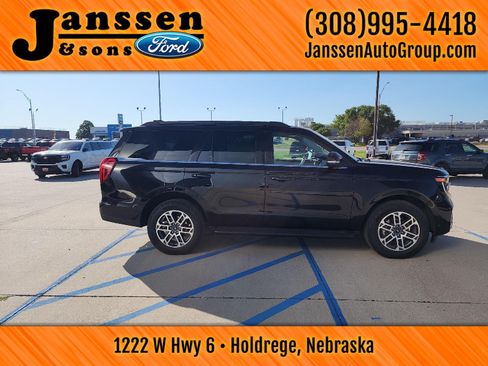 Used 2025 Ford Expedition Active AWD/4WD image 5