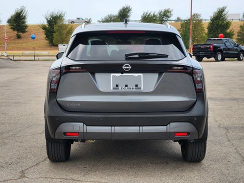Used 2026 Nissan Kicks SV w/ SV Premium Package FWD image 6