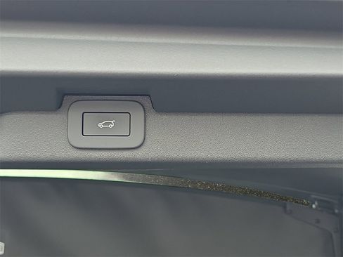 New 2026 Land Rover Discovery Limited Edition image 13