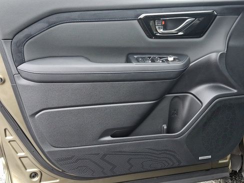 Certified 2025 Subaru Forester Limited image 12