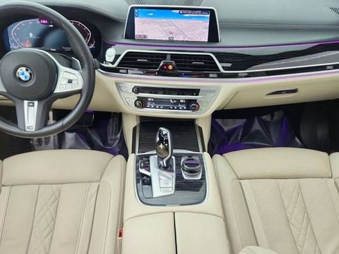 Used 2022 BMW 740i w/ M Sport Package image 90