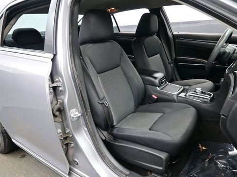 Used 2018 Chrysler 300 Touring image 14