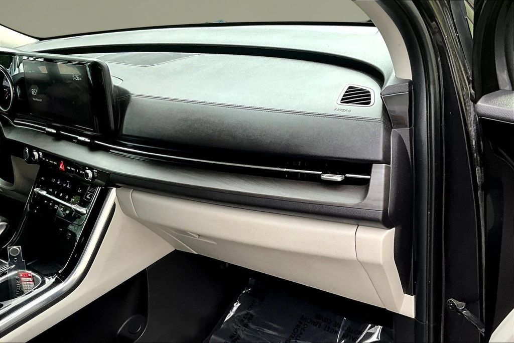 Used 2022 Kia Carnival EX FWD image 24
