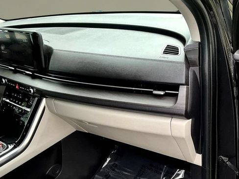 Used 2022 Kia Carnival EX FWD image 24
