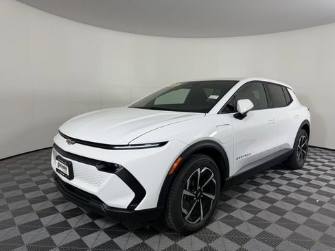 New 2026 Chevrolet Equinox EV LT image 8