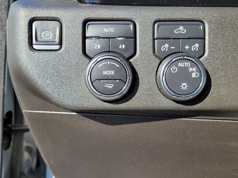 Used 2023 Chevrolet Silverado 1500 LT AWD/4WD image 9