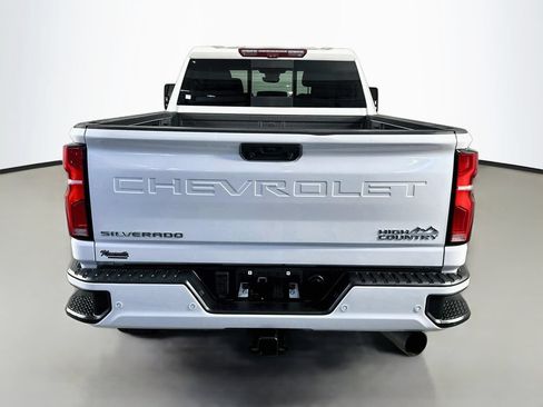 Used 2024 Chevrolet Silverado 2500 High Country w/ High Country Premium Package AWD/4WD image 6