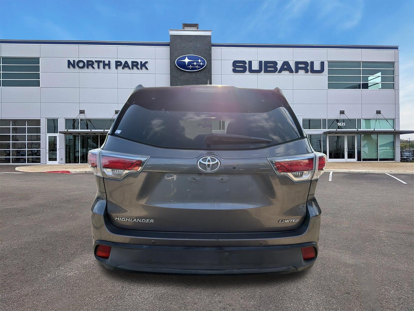 Used 2016 Toyota Highlander Limited FWD image 4
