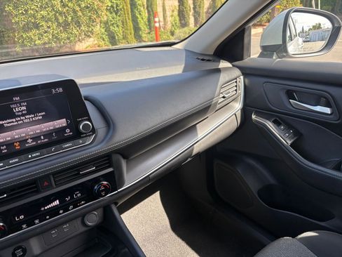 Used 2025 Nissan Rogue SV FWD image 37