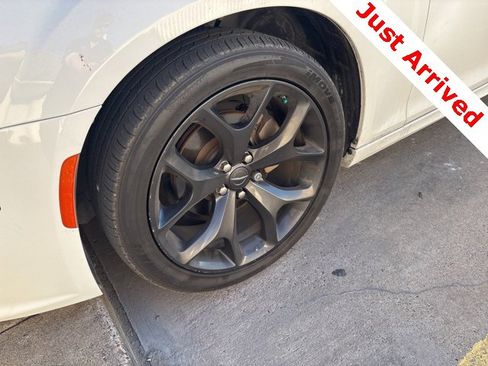 Used 2022 Chrysler 300 Touring L image 5