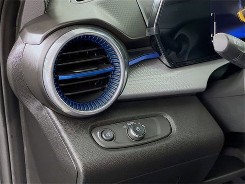 Certified 2025 Chevrolet Trax LT w/ LT Convenience Package image 14