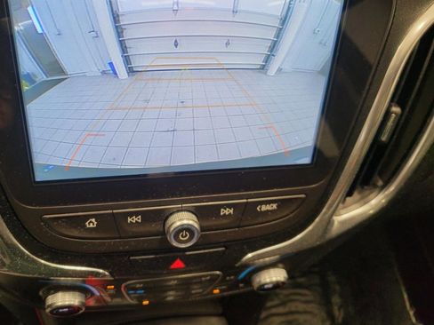 Used 2018 Chevrolet Equinox LT w/ Sun & Infotainment Package image 15