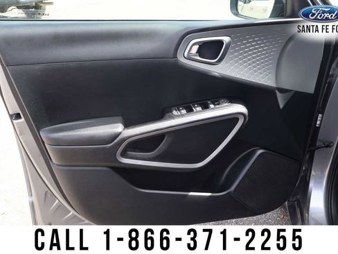 Used 2023 Kia Soul LX image 7