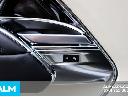 Used 2024 Land Rover Range Rover Long Wheelbase Autobiography image 40