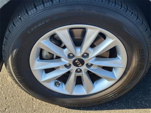Used 2019 Kia Sorento L image 9