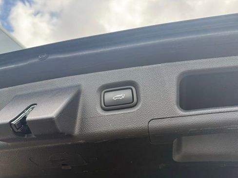 Used 2023 Hyundai Santa Fe SEL Premium image 7