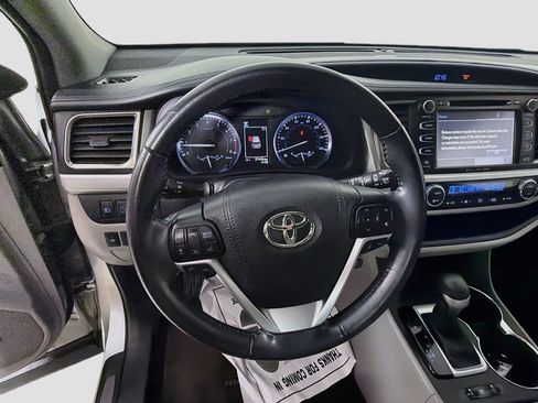 Used 2018 Toyota Highlander Limited FWD image 12