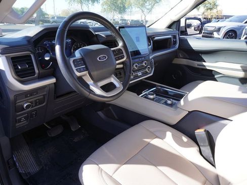 Used 2022 Ford Expedition Max XLT image 18