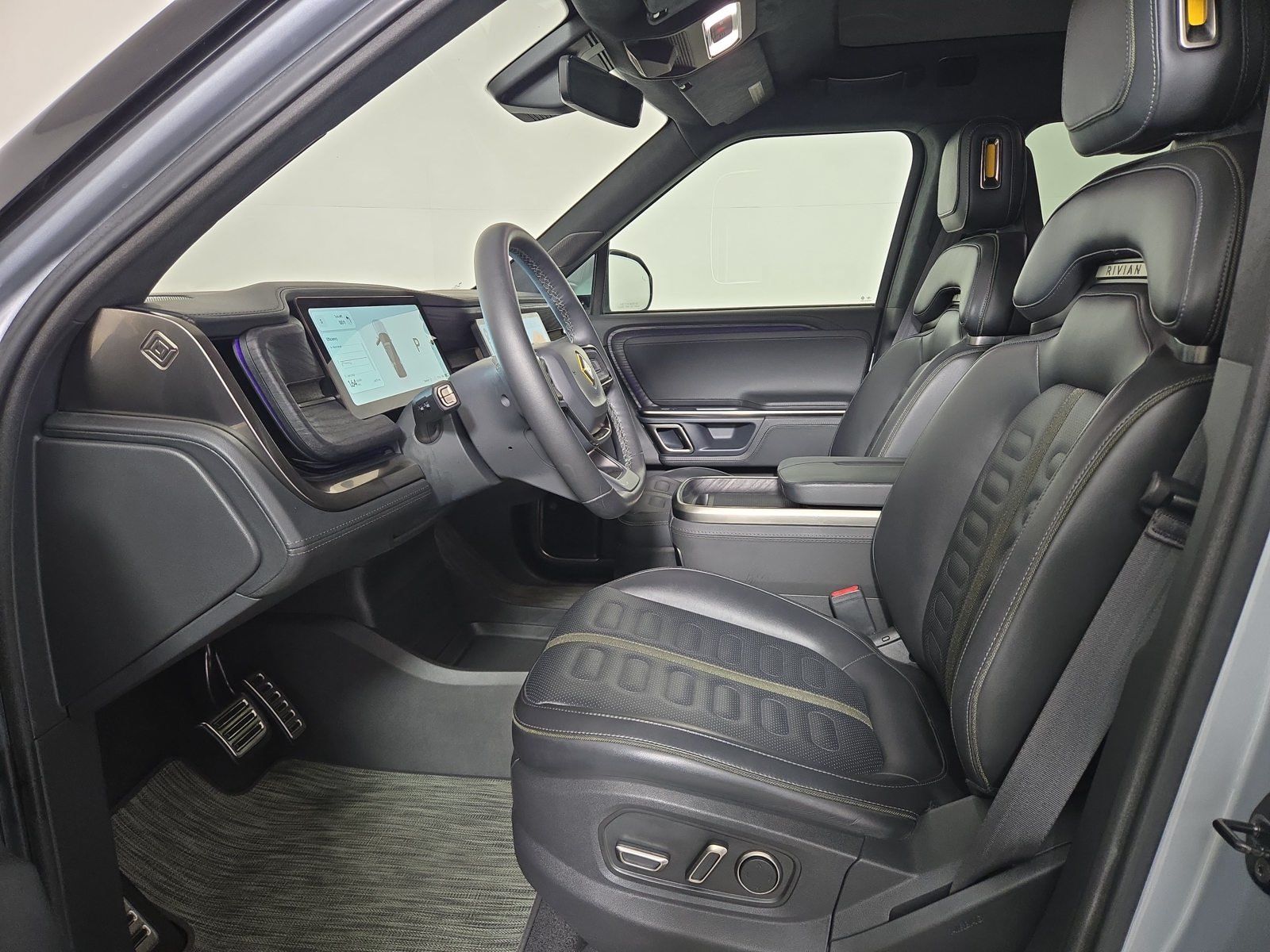 Used 2024 Rivian R1S Adventure Quad AWD/4WD image 20