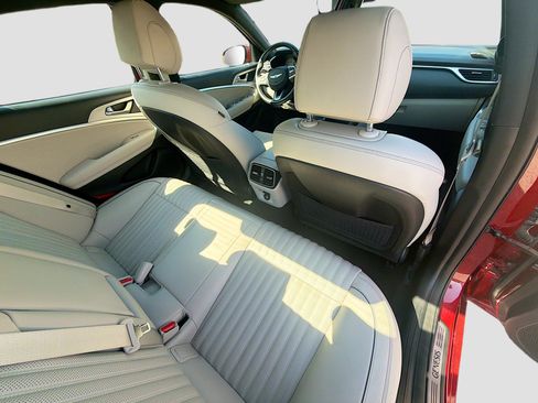 Used 2022 Genesis G70 3.3T AWD/4WD image 31