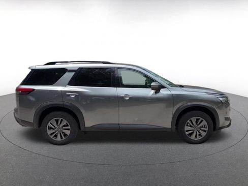 Used 2025 Nissan Pathfinder SV FWD image 15