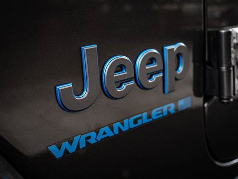 Used 2024 Jeep Wrangler Unlimited image 15