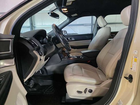Used 2018 Ford Explorer XLT w/ Equipment Group 202A image 11