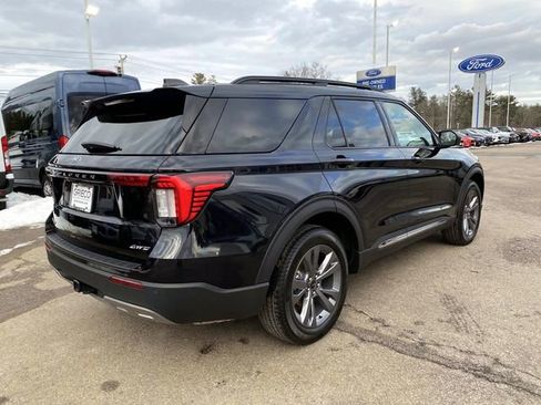 Used 2025 Ford Explorer Active w/ Active Comfort Package image 3