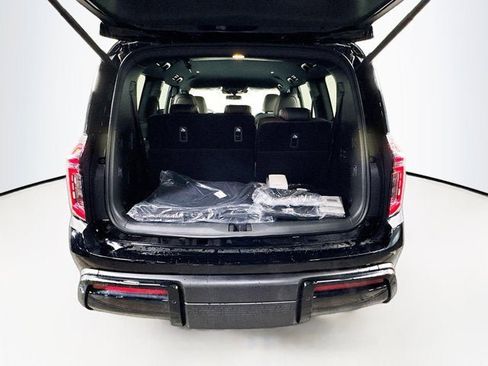 New 2025 Nissan Armada SL w/ Captain's Chari Seat Package image 29