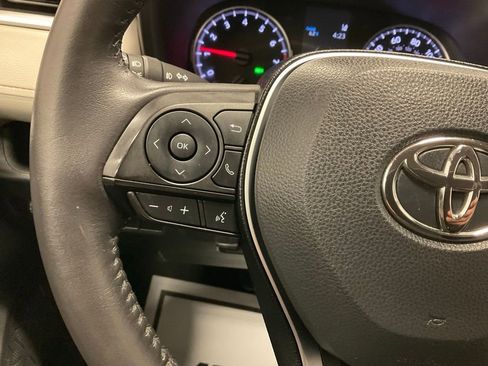 Used 2020 Toyota RAV4 XLE image 18
