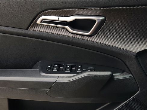 New 2025 Kia Sportage LX image 17