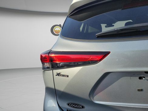 Used 2021 Toyota Highlander Limited FWD image 21