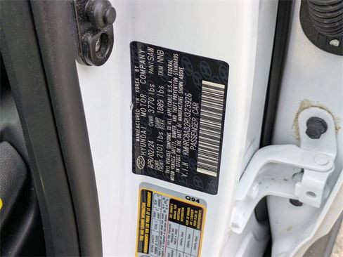 Used 2024 Hyundai Venue SEL image 36
