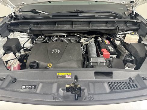 Used 2020 Toyota Highlander XLE FWD image 32