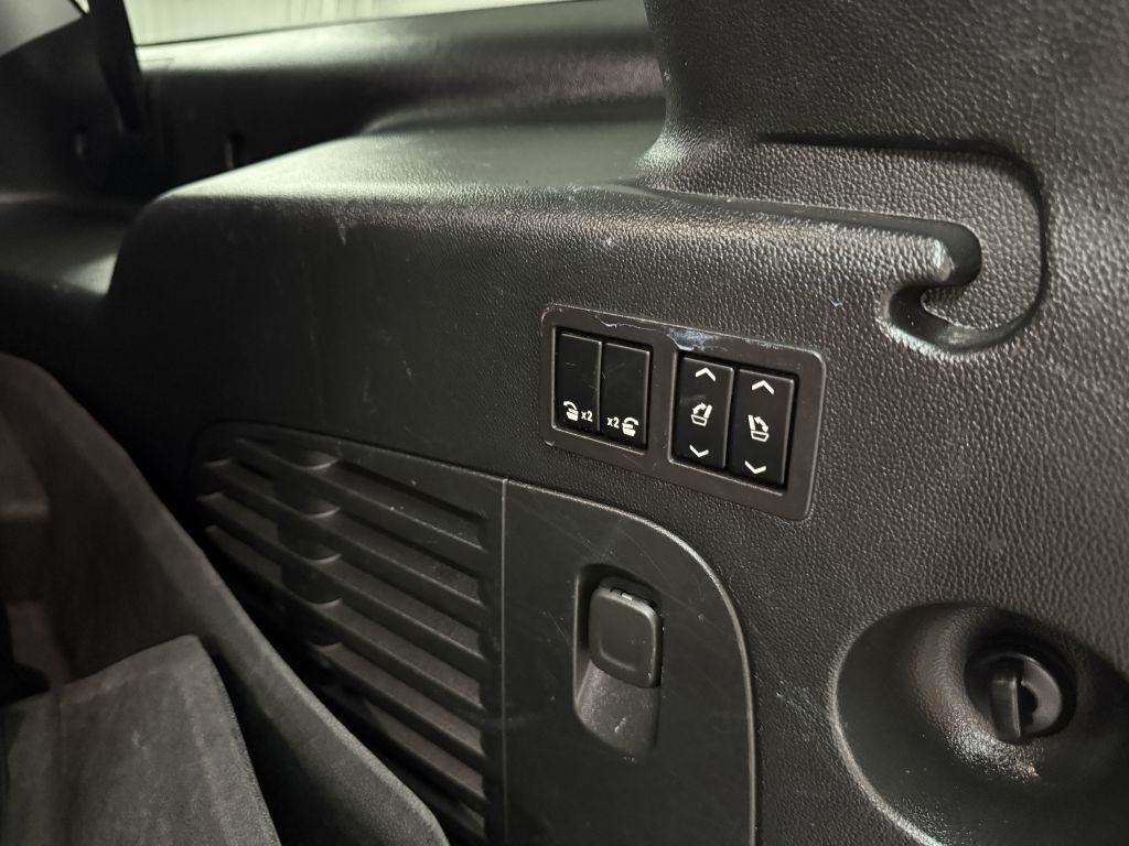 Used 2020 Chevrolet Suburban Premier AWD/4WD image 40