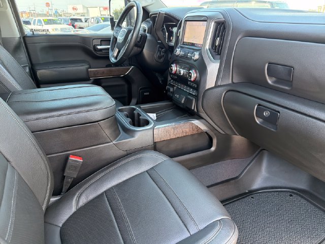 Used 2023 GMC Sierra 2500 Denali w/ Denali Black Diamond Edition AWD/4WD image 24