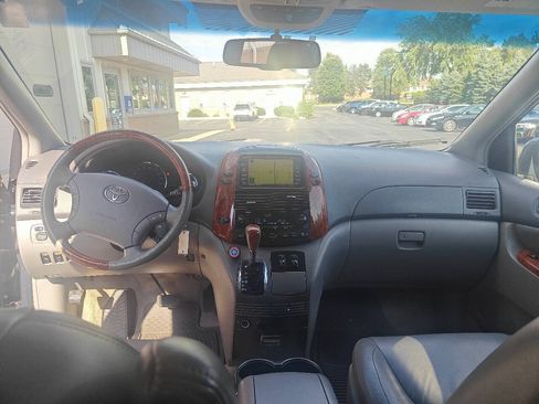 Used 2010 Toyota Sienna AWD image 10