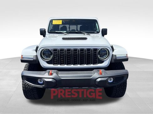 Used 2026 Jeep Gladiator Mojave w/ Safety Group AWD/4WD image 3